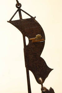 菊水紋様と桜の装飾金具で和の風情ある自在鉤 DC8012