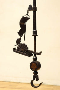 菊水紋様と桜の装飾金具で和の風情ある自在鉤 DC8012