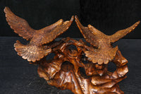 鷹のつがいの上質感を纏う彫刻置物 DC8051