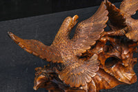 鷹のつがいの上質感を纏う彫刻置物 DC8051