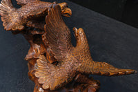 鷹のつがいの上質感を纏う彫刻置物 DC8051