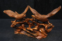 鷹のつがいの上質感を纏う彫刻置物 DC8051