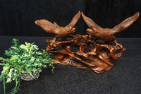 鷹のつがいの上質感を纏う彫刻置物 DC8051