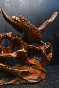 鷹のつがいの上質感を纏う彫刻置物 DC8051