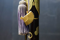 極上!! 黒漆に蒔絵が絢爛優美な組み立て式衣桁 DC8077