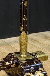 極上!! 黒漆に蒔絵が絢爛優美な組み立て式衣桁 DC8077