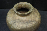 時代を重ねた味わいある壺型の花器 DC8078