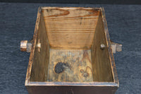 古色の風合い溢れる持ち手付き(折畳み式)炭入れ DC8094