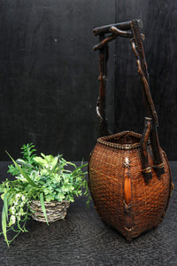 自然の風合いが趣きを感じさせてくれる花カゴ DC8095