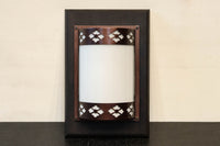 菊菱装飾金具で和の風情ある玄関灯(台座付き) DC8102