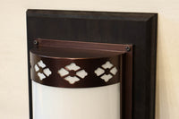 菊菱装飾金具で和の風情ある玄関灯(台座付き) DC8102