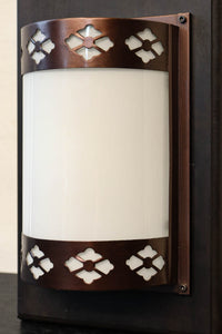 菊菱装飾金具で和の風情ある玄関灯(台座付き) DC8102