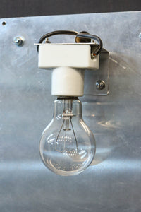 菊菱装飾金具で和の風情ある玄関灯(台座付き) DC8102