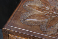 迫力ある花模様が素晴らしい日光彫の小引き出し DC8113