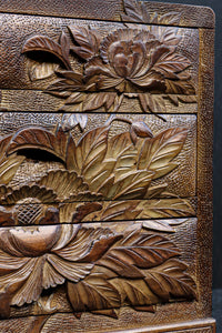 迫力ある花模様が素晴らしい日光彫の小引き出し DC8113