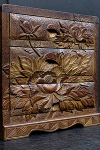 迫力ある花模様が素晴らしい日光彫の小引き出し DC8113
