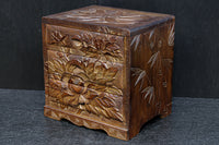 迫力ある花模様が素晴らしい日光彫の小引き出し DC8113