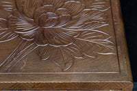 多種多様な花が美しく描かれた日光彫の小引き出し DC8114