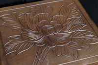 多種多様な花が美しく描かれた日光彫の小引き出し DC8114