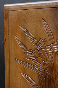 多種多様な花が美しく描かれた日光彫の小引き出し DC8114