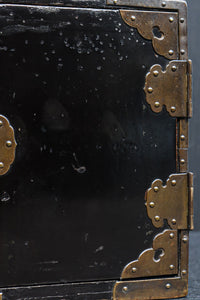 黒漆に桜紋の装飾金具が際立つ極上手許箪笥 DC8116