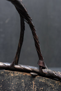 渋みを増した味わい深い竹編みカゴの炭入れ DC8130