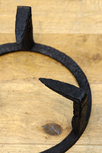 3本爪で貫録の佇まいをした五徳 DC8131