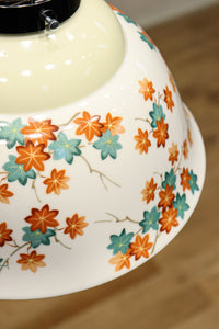 可愛らしい紅葉の絵柄が映えるノリタケの電笠 DC8147