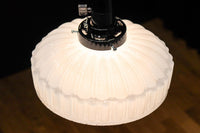 プレス模様でお洒落な雰囲気あるプレスガラス電笠 DC8150