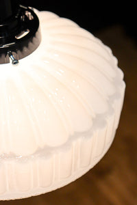 プレス模様でお洒落な雰囲気あるプレスガラス電笠 DC8150