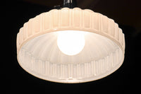 プレス模様でお洒落な雰囲気あるプレスガラス電笠 DC8150