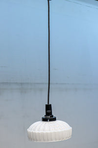 プレス模様でお洒落な雰囲気あるプレスガラス電笠 DC8150