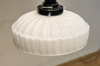 プレス模様でお洒落な雰囲気あるプレスガラス電笠 DC8150