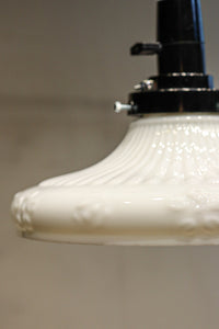 プレス模様が可愛らしい懐かし味のある電笠 DC8151