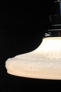 プレス模様が可愛らしい懐かし味のある電笠 DC8151