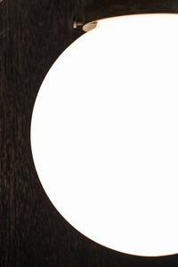 乳白色でシンプルさが際立つ球型ブラケット DC8156