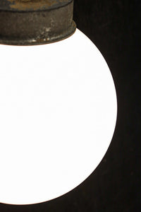 丸いシルエットの笠から優しい明りが漏れるブラケット DC8157