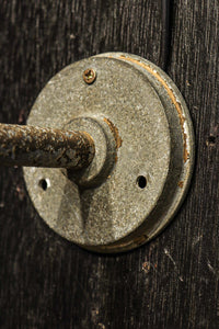 丸いシルエットの笠から優しい明りが漏れるブラケット DC8157