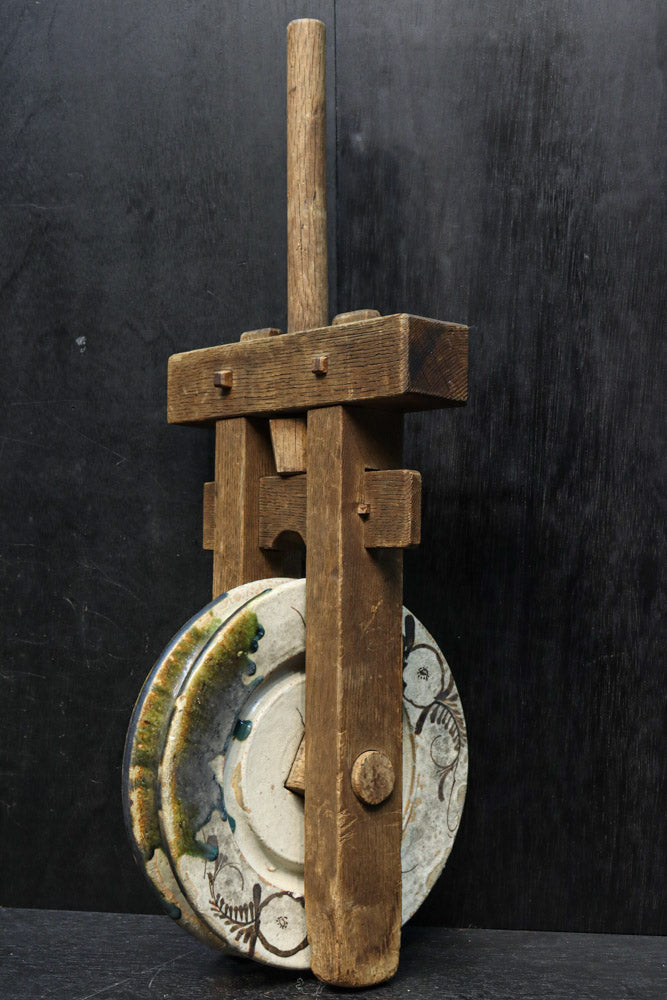 ☆　古織部　菊絵鉢　どっしり構えた味わい深い一品☆y184 ☆ 古織部 菊絵鉢 どっしり構えた味わい深い一品☆y184