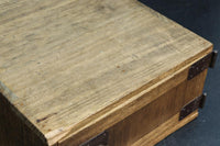 素朴な面持ちある開き戸付き変わり小箪笥 DC8179