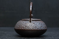 桜模様が浮かぶ小さな鉄瓶 DC8184