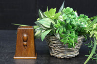 深い味わいの木製のペン立て DC8185