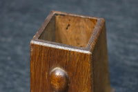 深い味わいの木製のペン立て DC8185