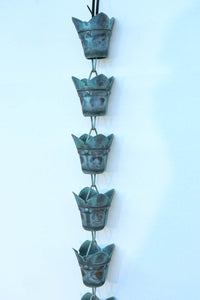 時代の風合いを纏った蕾のような鎖樋 DC8186