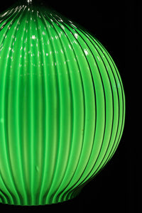 グリーンの縦縞プレス模様で落ち着いた眺めのプレスガラス電笠 DC8189