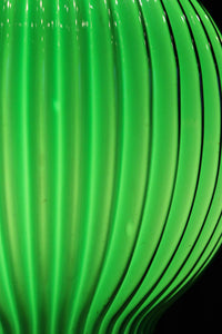 グリーンの縦縞プレス模様で落ち着いた眺めのプレスガラス電笠 DC8189