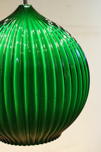 グリーンの縦縞プレス模様で落ち着いた眺めのプレスガラス電笠 DC8189