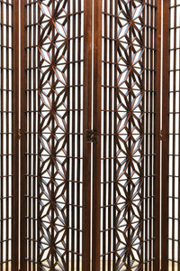 麻の葉組子の帯装飾が華やかな四つ折り衝立 DC8195