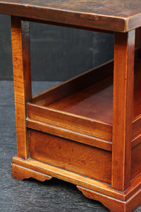 表情豊かな杢目を魅せる縦長の引き出し付き置台 DC8202