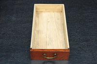 表情豊かな杢目を魅せる縦長の引き出し付き置台 DC8202